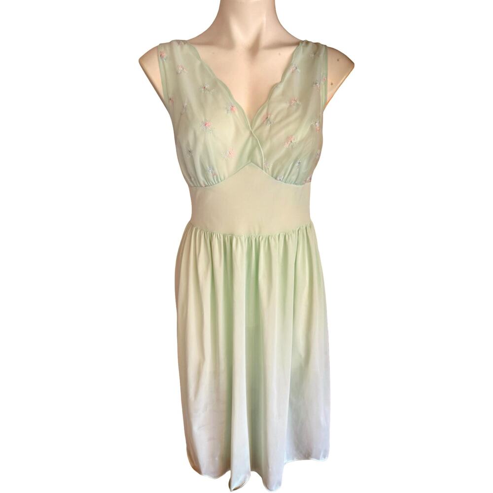 Vintage Vanity Fair Nightgown 1970s Mint Green Embroidered Floral Nylon Size 38 - Picture 2 of 8